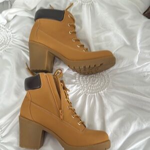 Zigi Soho Tan and Black Ankle Boots